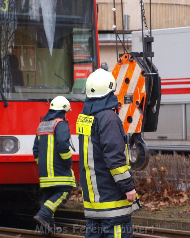 KVB Zug entgleist Koeln Suelz Suelzguertel P055.JPG